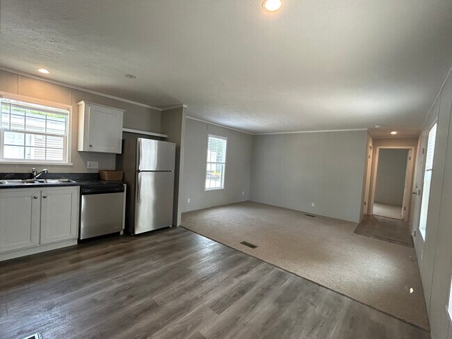 Foto del edificio - 2391 8 Mile Rd