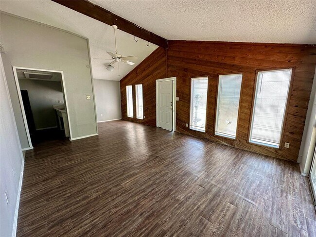 Building Photo - 1914 Valley Hill Cir