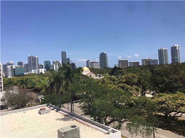 Foto principal - 2530 SW 3rd Ave