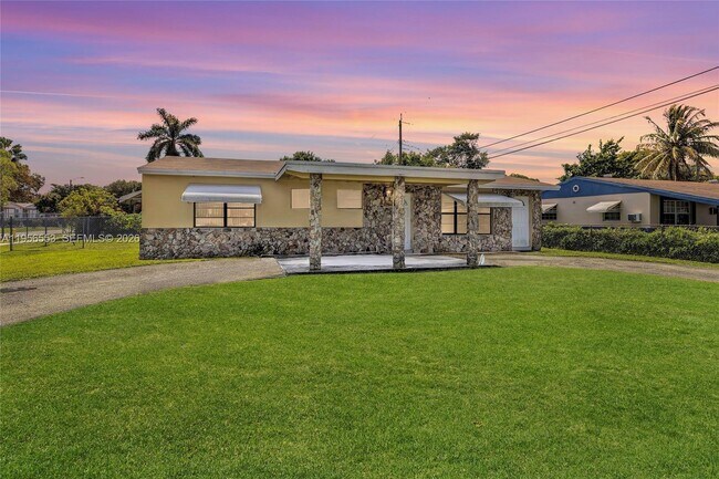 Building Photo - 6200 SW 18th St