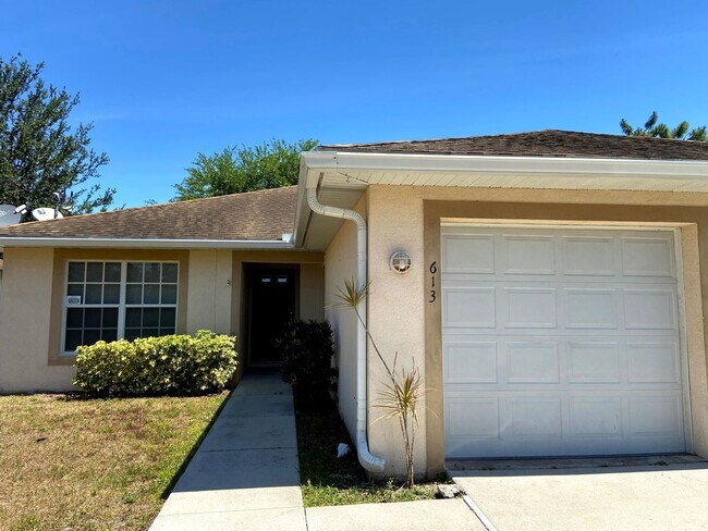 Photo - 613-615 Hawthorne Ave S Apartment