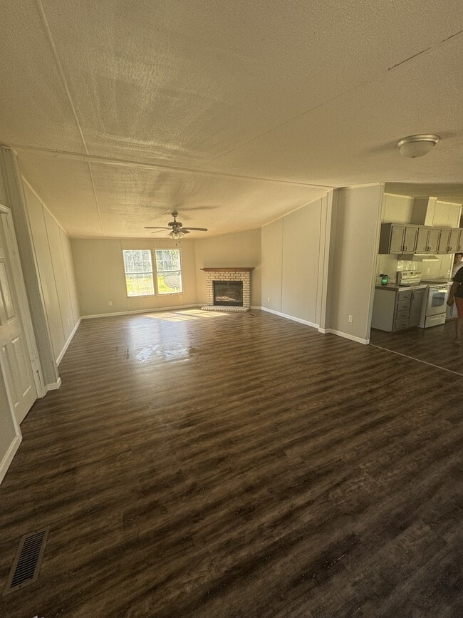 Foto del edificio - 553 E Green Tree Rd