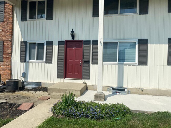 Foto del edificio - Large 2 Bedroom Townhouse with Basement