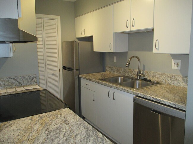 Foto del edificio - One Bedroom Condo in Cardinal Forest, Springfield