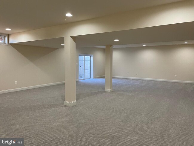 Building Photo - 706 Hidden Bluff Cir