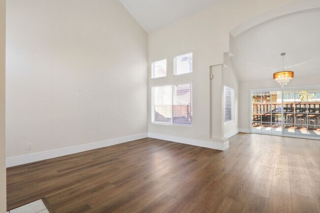 Foto del edificio - For Rent: Two-Story 3-Bedroom Home in South Corona