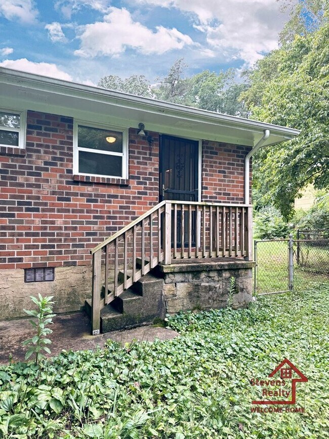 Foto del edificio - 1231 Helena Dr