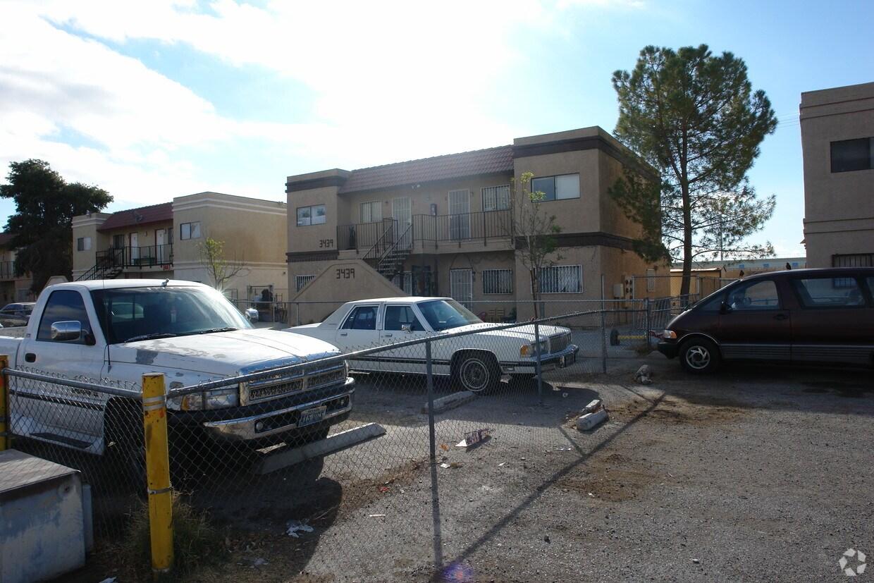Foto del edificio - 3439 College View Ct