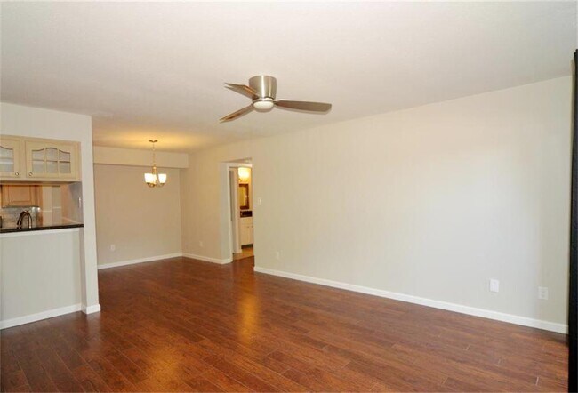 Foto del edificio - 3300 Pebblebrook Dr
