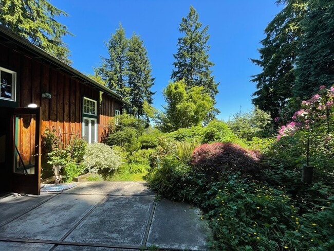 Building Photo - Langley Craftsman in Park-Like Setting and One Small Pet Allowed