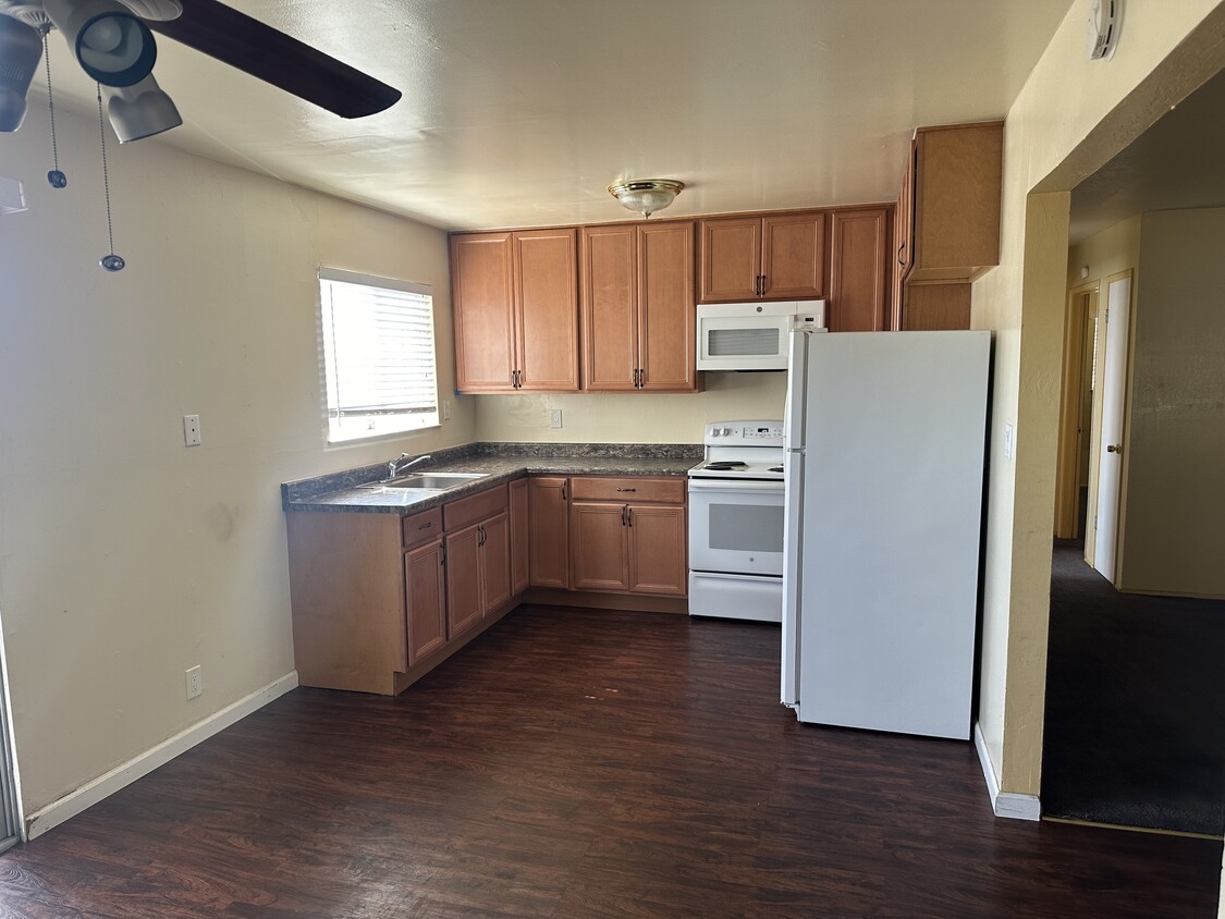 Kitchen - 155 Maher Ct