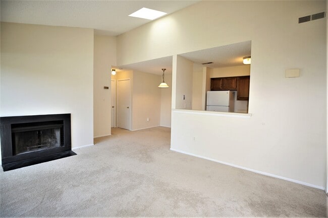 Building Photo - 2310 Aspen Dr