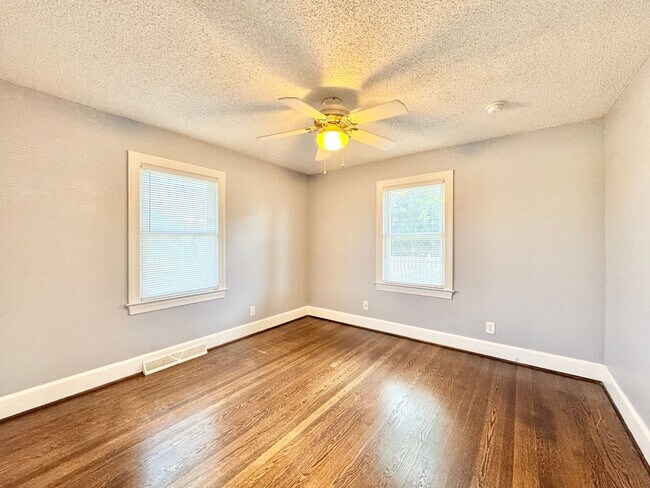 Foto del edificio - 2 BR in Northern Guilford School district
