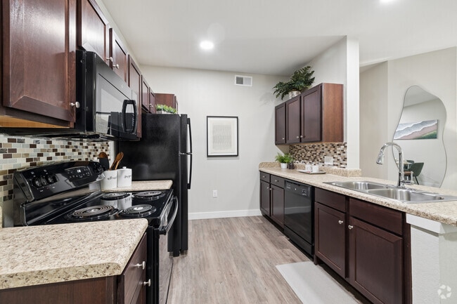 B1 - 2BR, 2BA - 978SF - Kitchen - POINTE AT GREENVILLE APARTMENTS