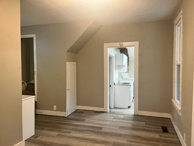 Foto del edificio - Large south side single Family Home Central Heat/Coolings, Hardwood