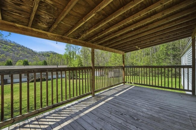 Building Photo - 267 Maddux Farm Dr