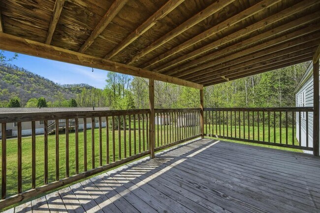 Foto del edificio - 267 Maddux Farm Dr