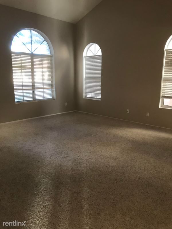 Building Photo - 4 br, 2.5 bath House - 3123 E Redwood Ct