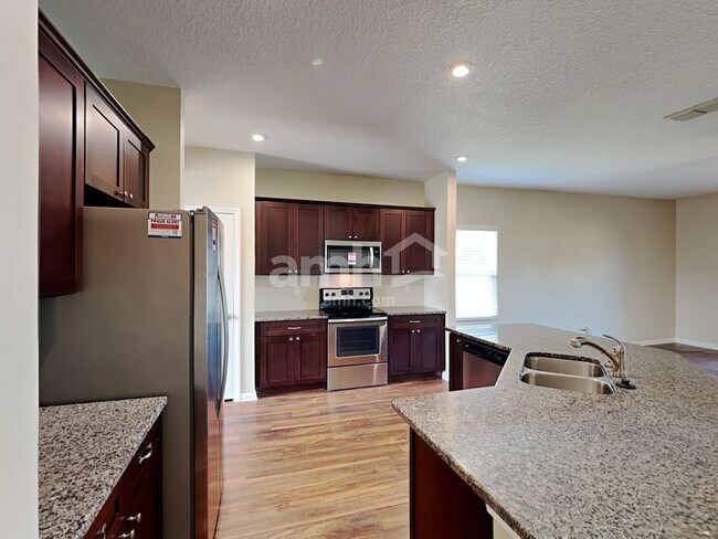 Building Photo - 9313 English Ivy Ct
