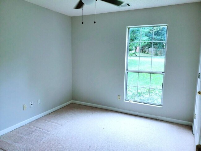 Foto del edificio - 3605 Spring Leaf Ln