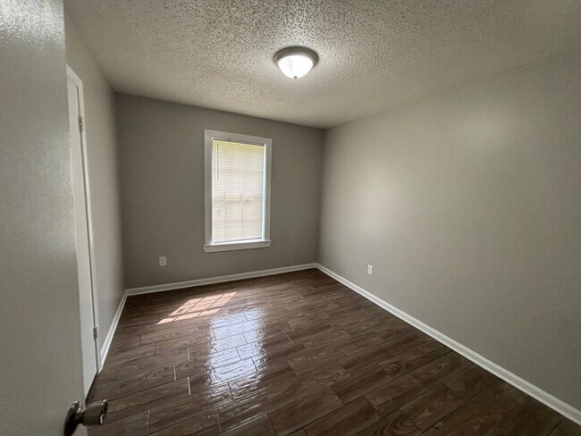 Building Photo - 5293 Beaverton Dr