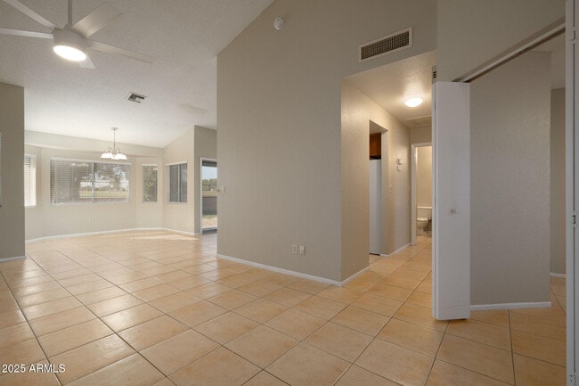 Foto del edificio - 8158 N 104th Ave