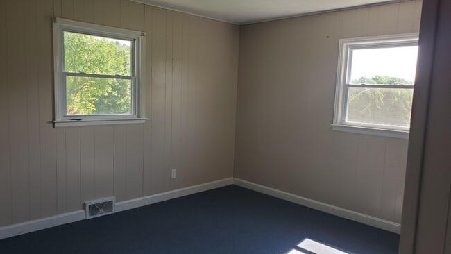 bedroom - 827 Cherokee Ln