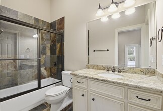 Building Photo - 30 N Palmiera Cir