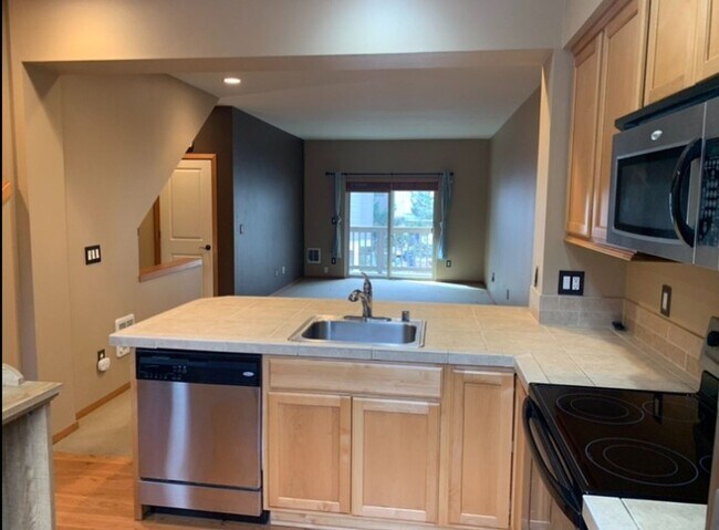Foto del edificio - Spacious 2 Bed 2.5 Bath Townhome with Attached Garage in Cle Elum