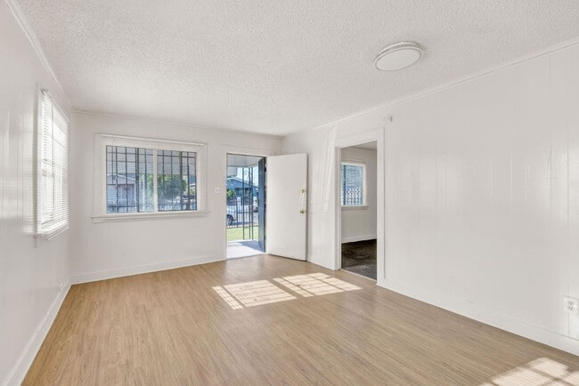 Foto del edificio - MODERN 2BED/1BATH APARTMENT WITH WASHER/DRYER HOOKUPS | SOUTH LA