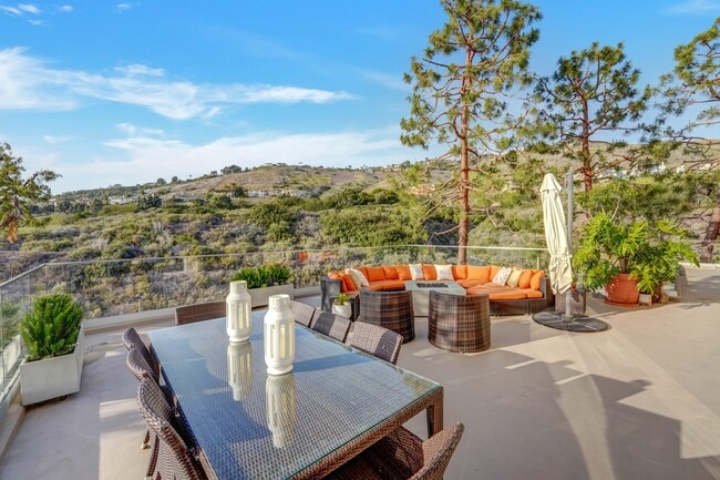 Private outdoor corner terrace - 3200 La Rotonda Dr
