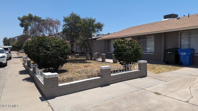 Building Photo - 8333 W Roma Ave