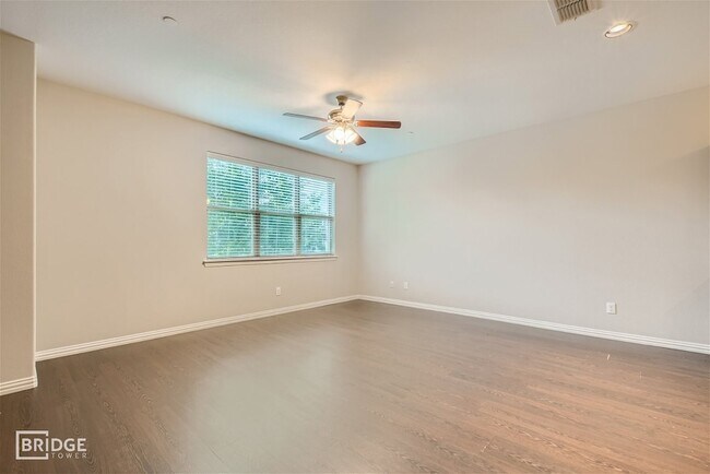Building Photo - 1313 Lakecrest Ln