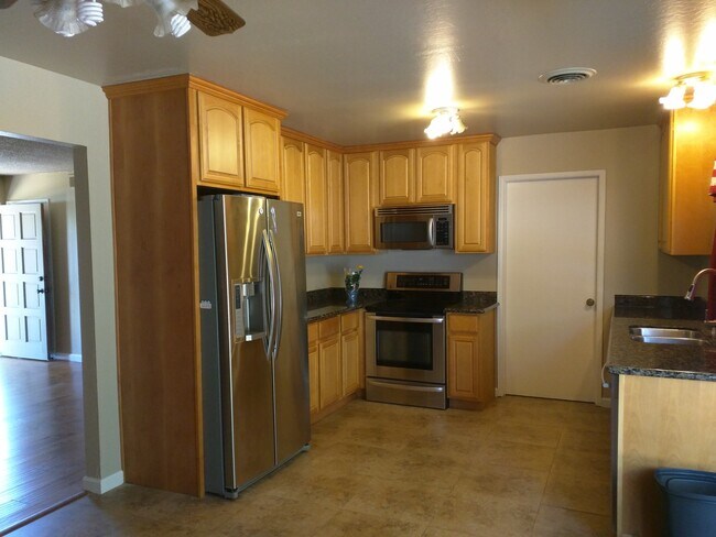 Foto del edificio - 888 Curlew Rd