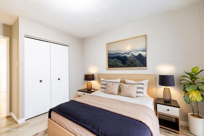 Building Photo - Tuxedo Park Apartments