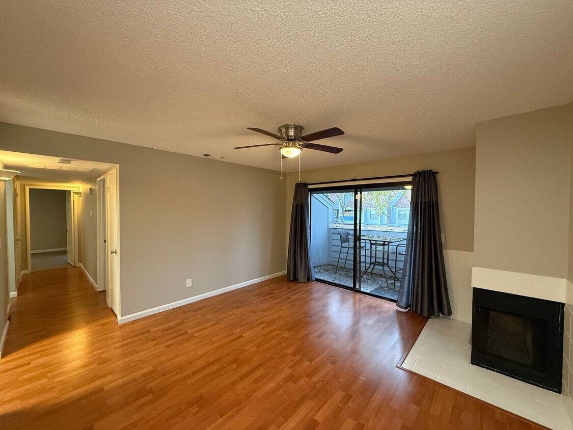 Foto principal - 2 bed 1 bath condo available in Natomas area