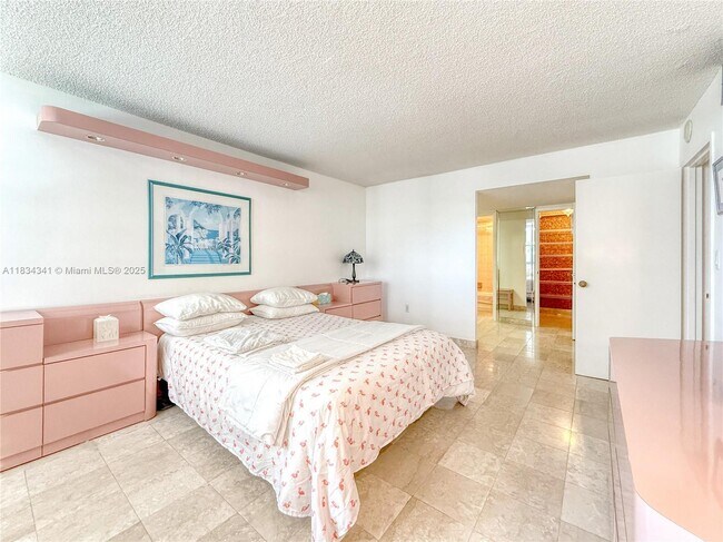 Building Photo - 5701 Collins Ave