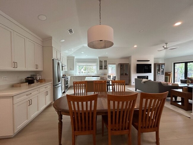 Building Photo - Stunning Newly Rebuilt Yountville Retreat | Fully Furnished