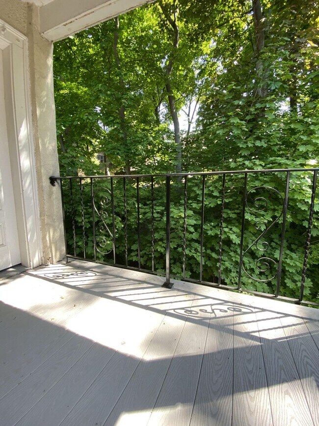 Building Photo - 303 Tappan St