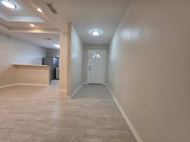 Building Photo - 1703 Violeta Ct