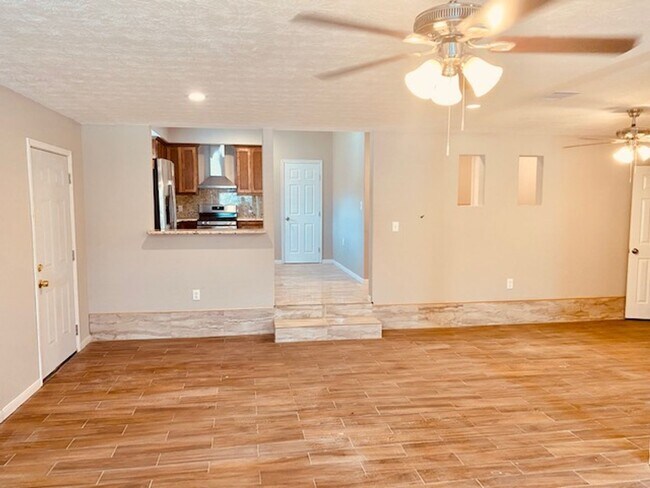 Foto del edificio - REMODELED 3 BEDROOM 2.5 BATH HOME CLOSE TO DOWNTOWN HOUSTON
