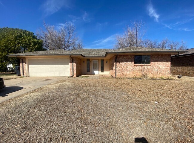 Building Photo - 3 Bedroom House Available in OKC