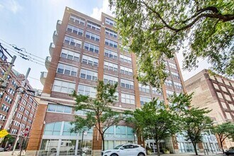 Building Photo - 933 W Van Buren St