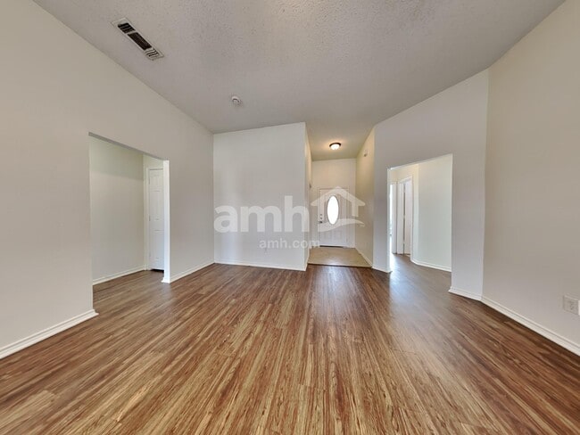 Building Photo - 912 Joshua Dr
