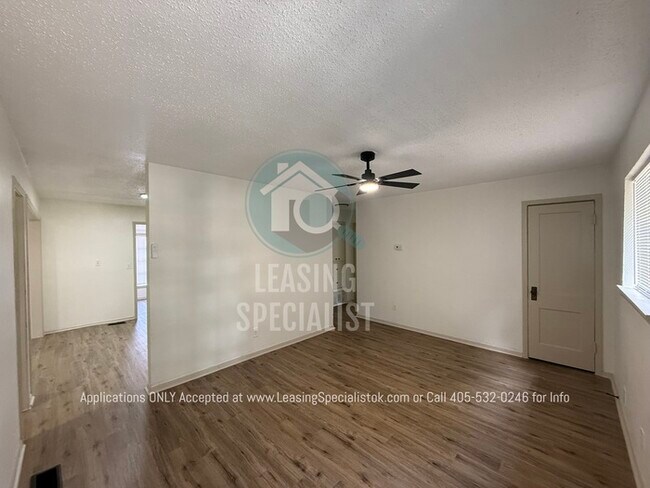 Building Photo - Charming South East OKC Home AVAILABLE FOR IMMEDIATE MOVE IN!