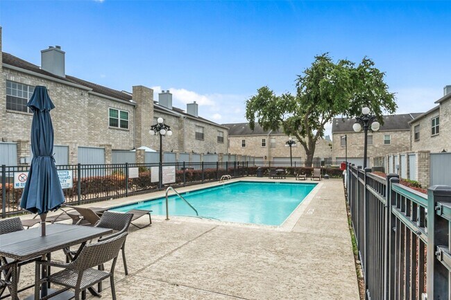 Foto del edificio - 664 Wilcrest Dr