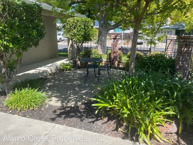 Foto del edificio - 4 br, 2 bath House - 398 Woodside Circle
