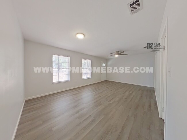 Building Photo - Move-In Ready! NEWLY RENOVATED 3/2 BEAUTY ...