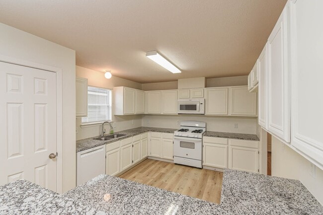 Building Photo - 6519 Floral Glen Ln