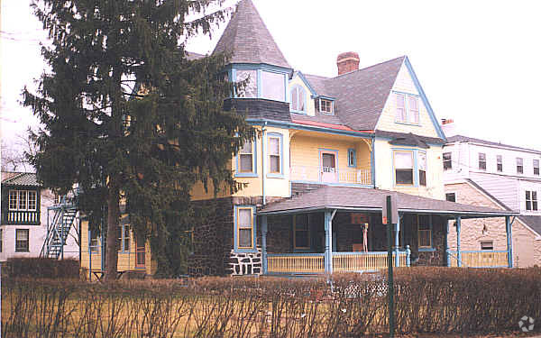 Primary Photo - 135 Runnymede Ave